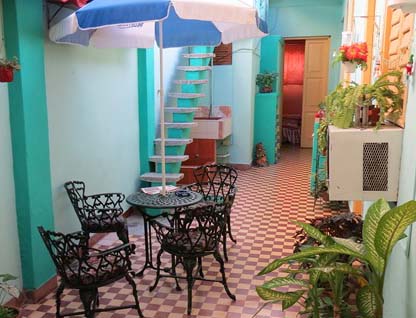 Hostal Cuba 215 cover image